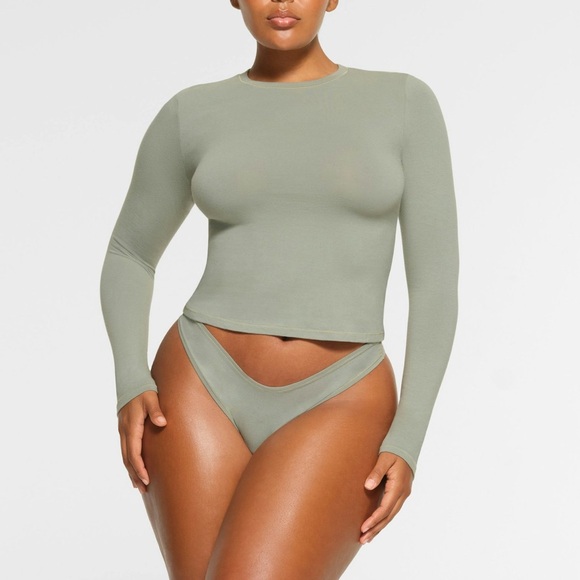 SKIMS Tops - Skims long sleeve t shirt